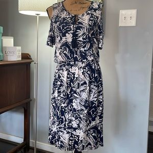 🔥 Avon, size XL (16) cold shoulder floral dress. 🔥2/$5 - 9$ and under